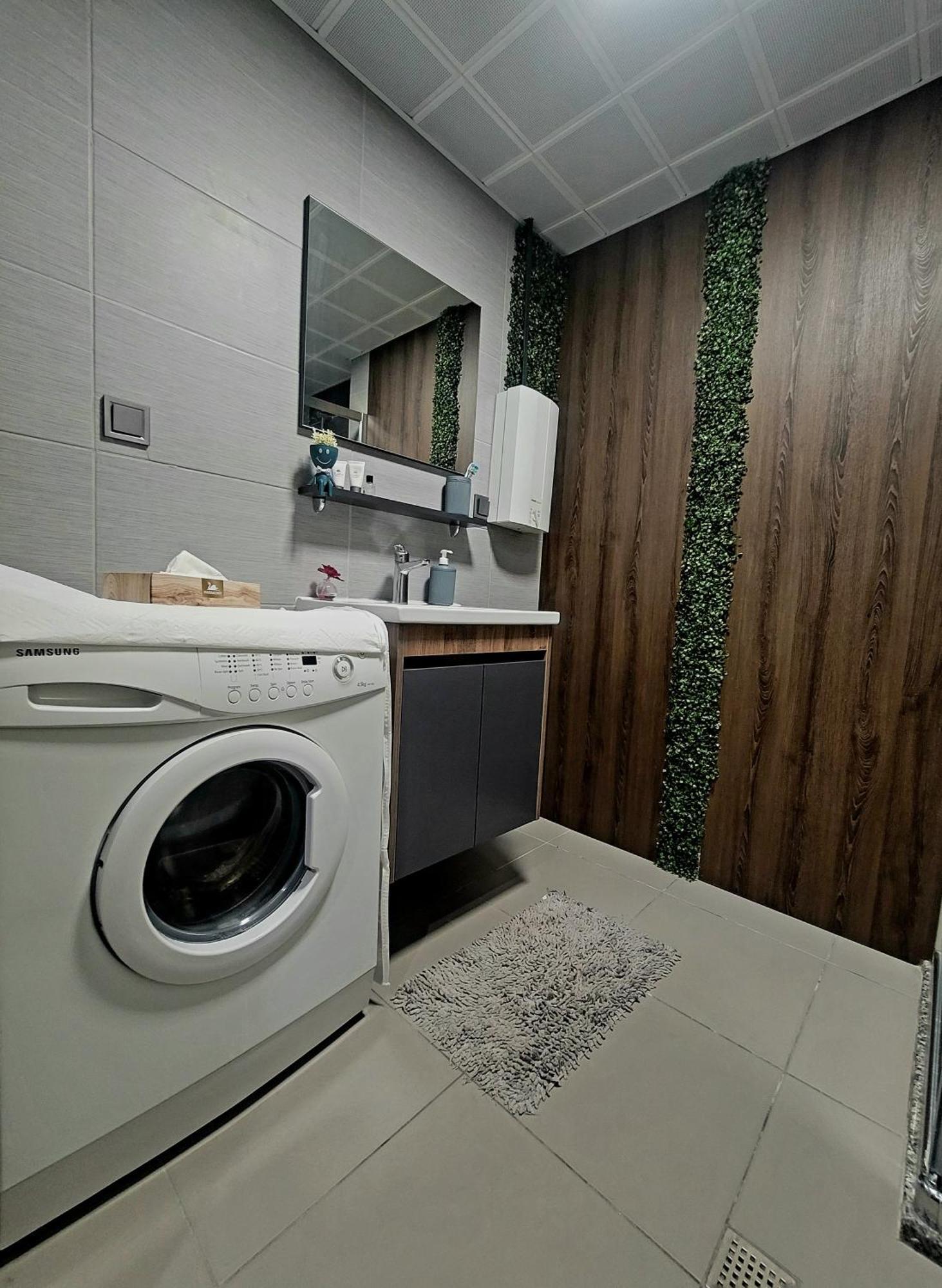 Alfred Sky Smart Apartment 29Th Spa Included Skopje Exteriör bild
