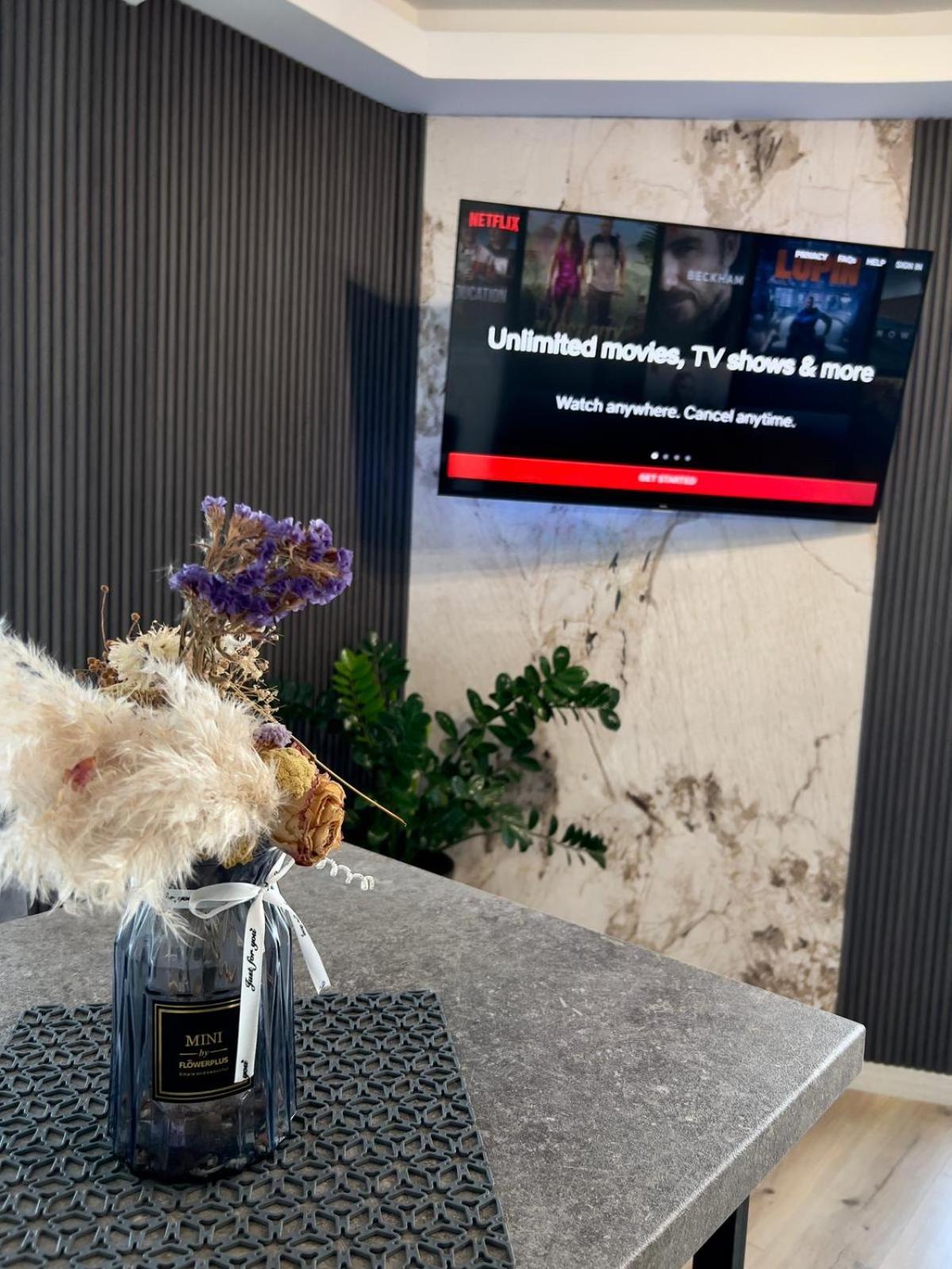 Alfred Sky Smart Apartment 29Th Spa Included Skopje Exteriör bild